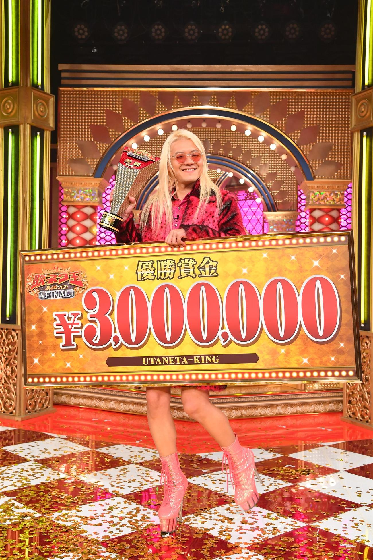歌ネタ王決定戦で優勝し、賞金300万円を手にしたZAZY（写真提供：MBS）