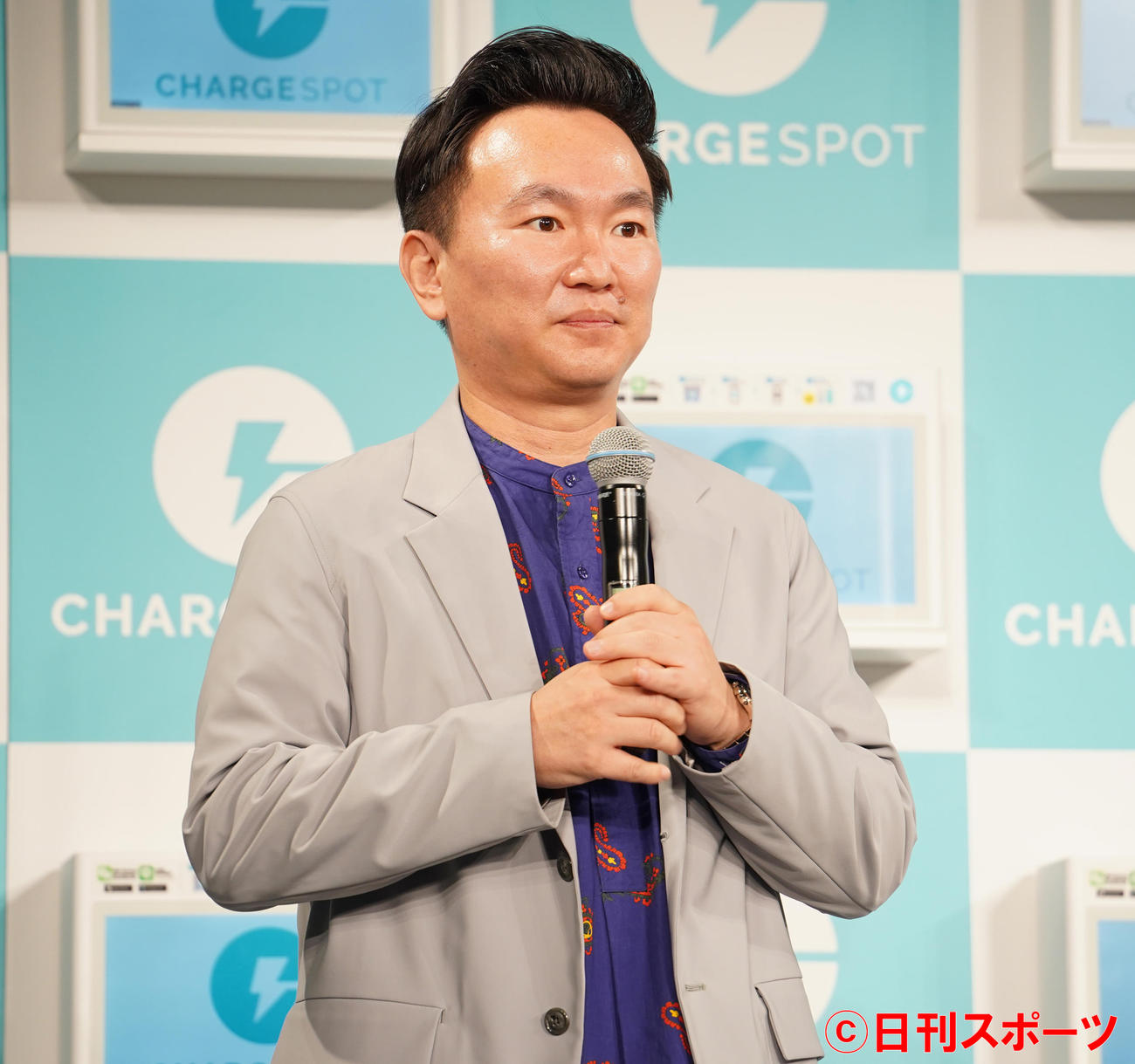 「『ChargeSPOT』新公式キャラクター就任式」　イベントに登壇した、かまいたちの山内健司（撮影・佐藤勝亮）