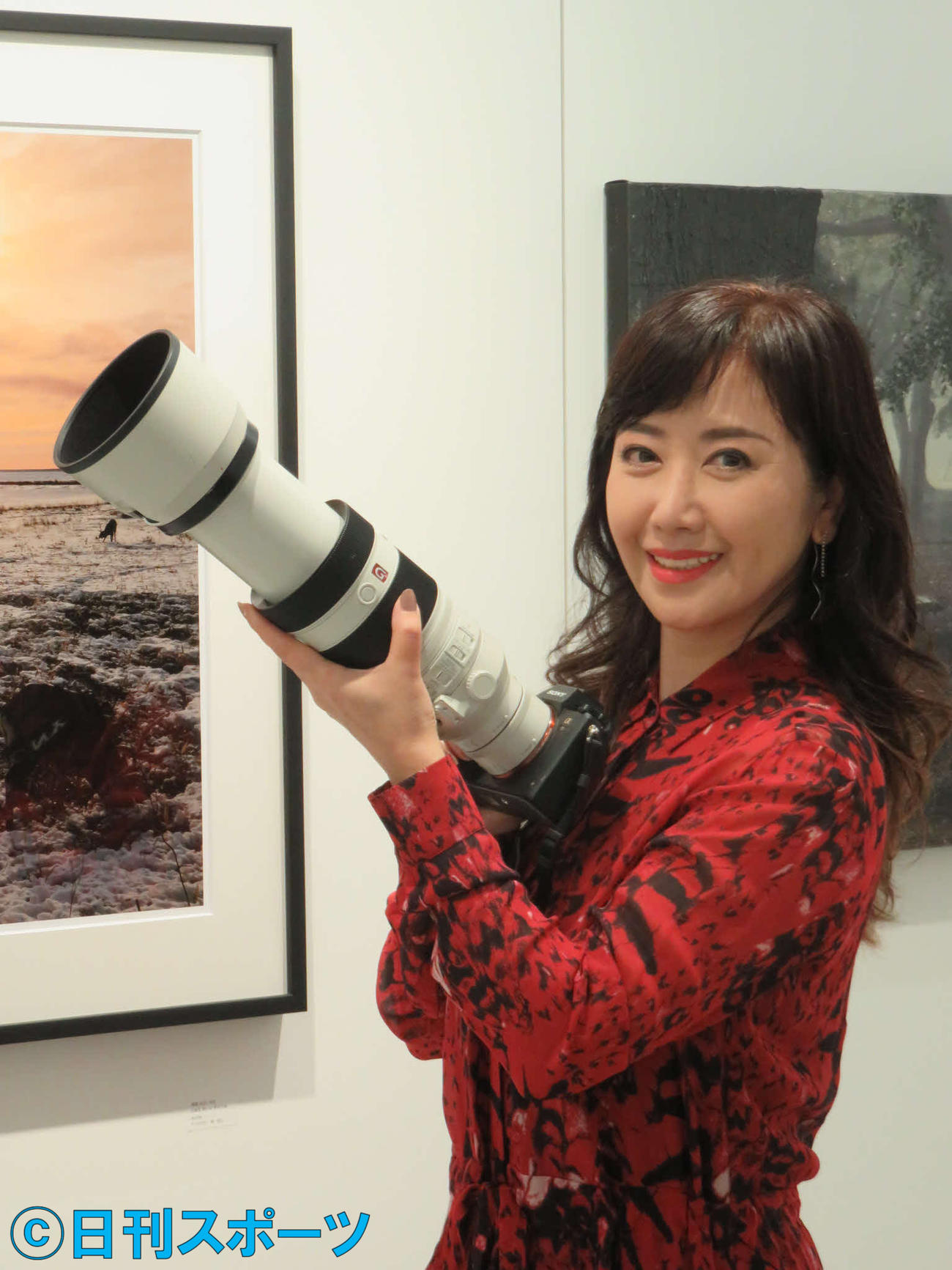 初の写真展を開催する伍代夏子