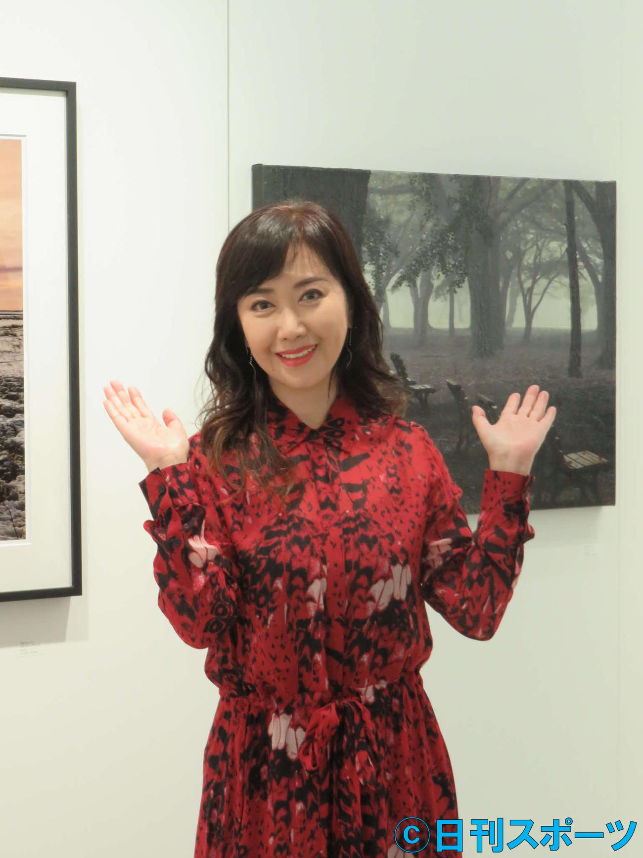 初の写真展を開催する伍代夏子