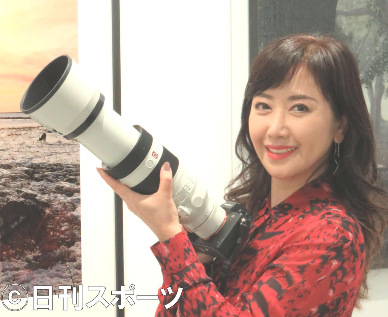 初の写真展を開催する伍代夏子