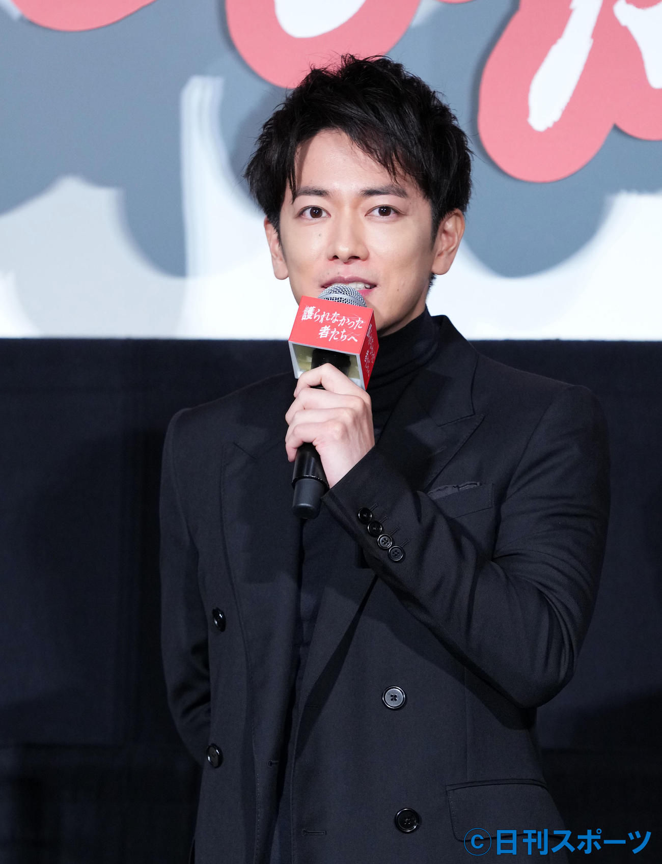 初日舞台あいさつに登場した佐藤健（撮影・横山健太）