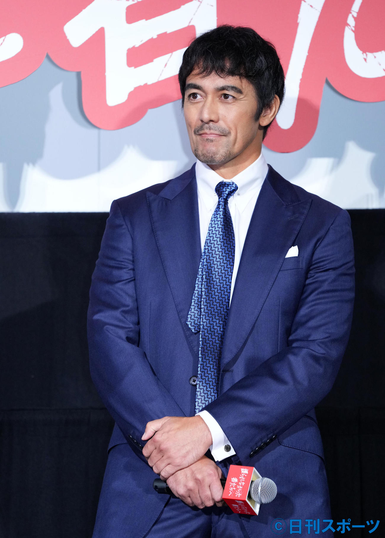 初日舞台あいさつに登場した阿部寛（撮影・横山健太）