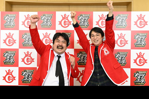 キングオブコント2021の決勝で優勝したお笑いコンビ空気階段の鈴木もぐら（左）と水川かたまり（C）TBS