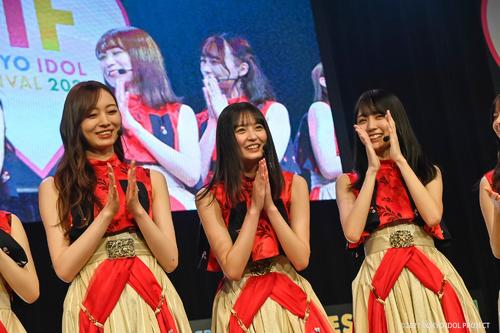 「TOKYO IDOL FESTIVAL(TIF)2021」でトリを飾った乃木坂46。誕生日を祝福される遠藤さくら(中央)。左は梅澤美波、右は賀喜遥香