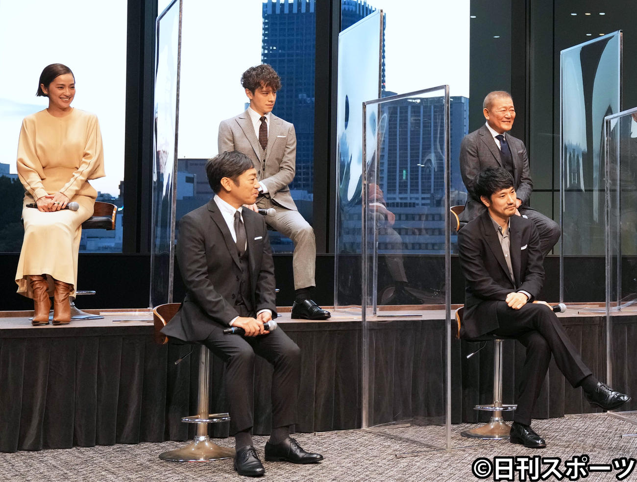 前列左から香川照之、松山ケンイチ、後列左から、中村アン、ウエンツ瑛士、國村隼（撮影・鈴木みどり）