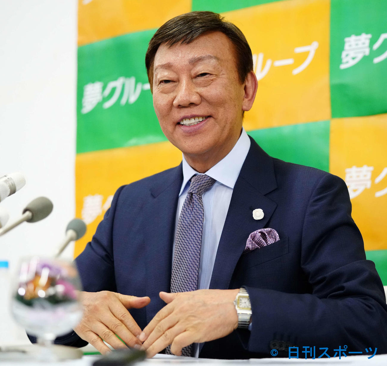 会見で2年後の歌手引退を発表し笑顔を見せる橋幸夫（撮影・江口和貴）