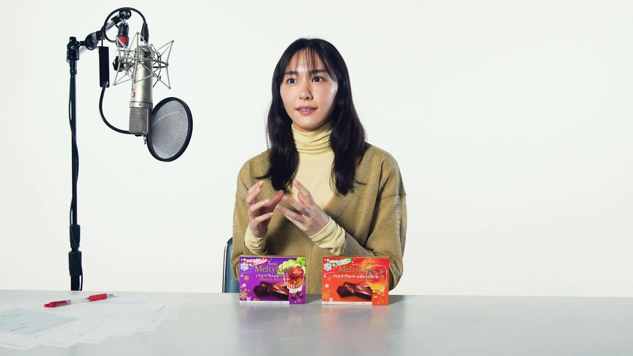 CMキャラクターを務めて11年目となる明治「メルティーキッス」のCMで、初の音声CMに挑戦した新垣結衣