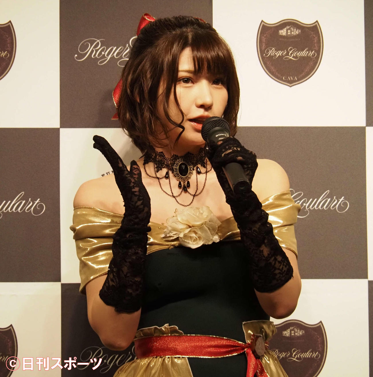 三国ワインロジャーグラート公式オススメイヤー就任式に出席したえなこ（撮影・遠藤尚子）