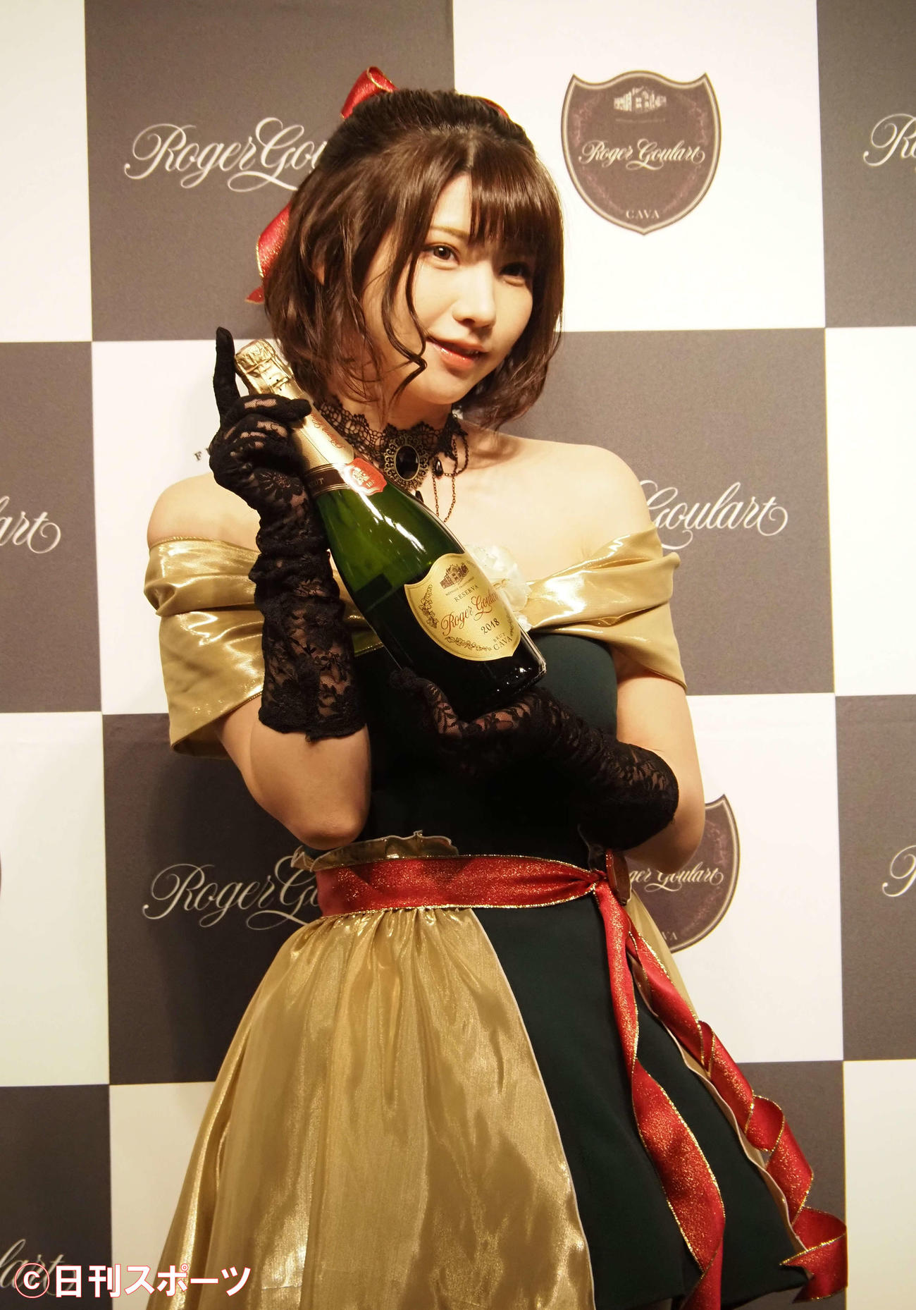 三国ワインロジャーグラート公式オススメイヤー就任式に出席したえなこ（撮影・遠藤尚子）