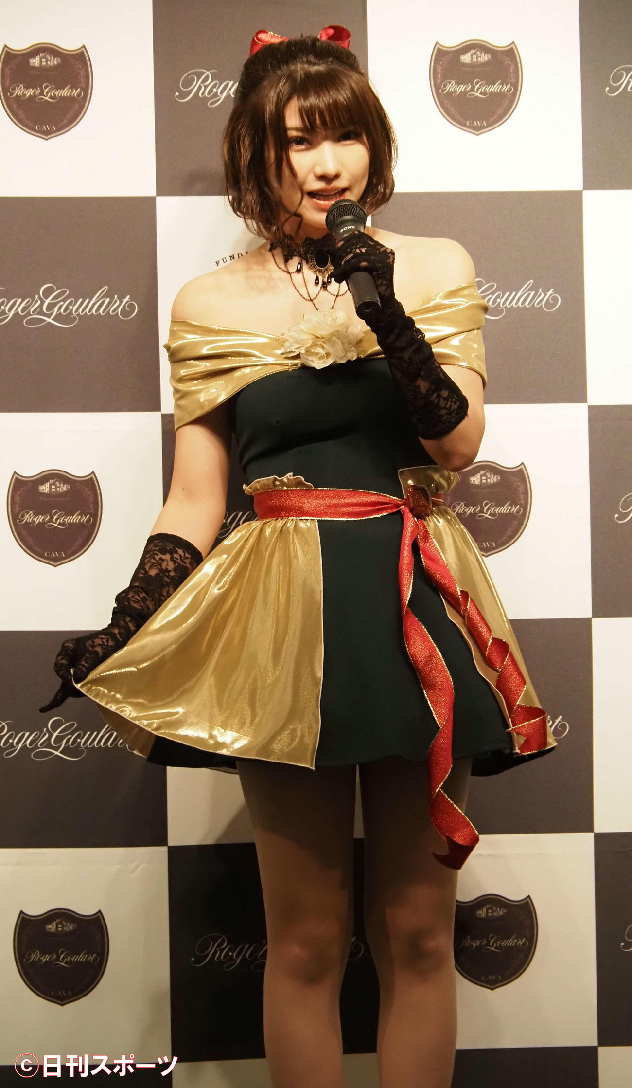 三国ワインロジャーグラート公式オススメイヤー就任式に出席したえなこ（撮影・遠藤尚子）