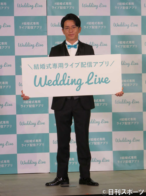 藤森慎吾 新郎衣装に 結婚っていいなと １人でウエディングケーキ入刀 お笑い 日刊スポーツ