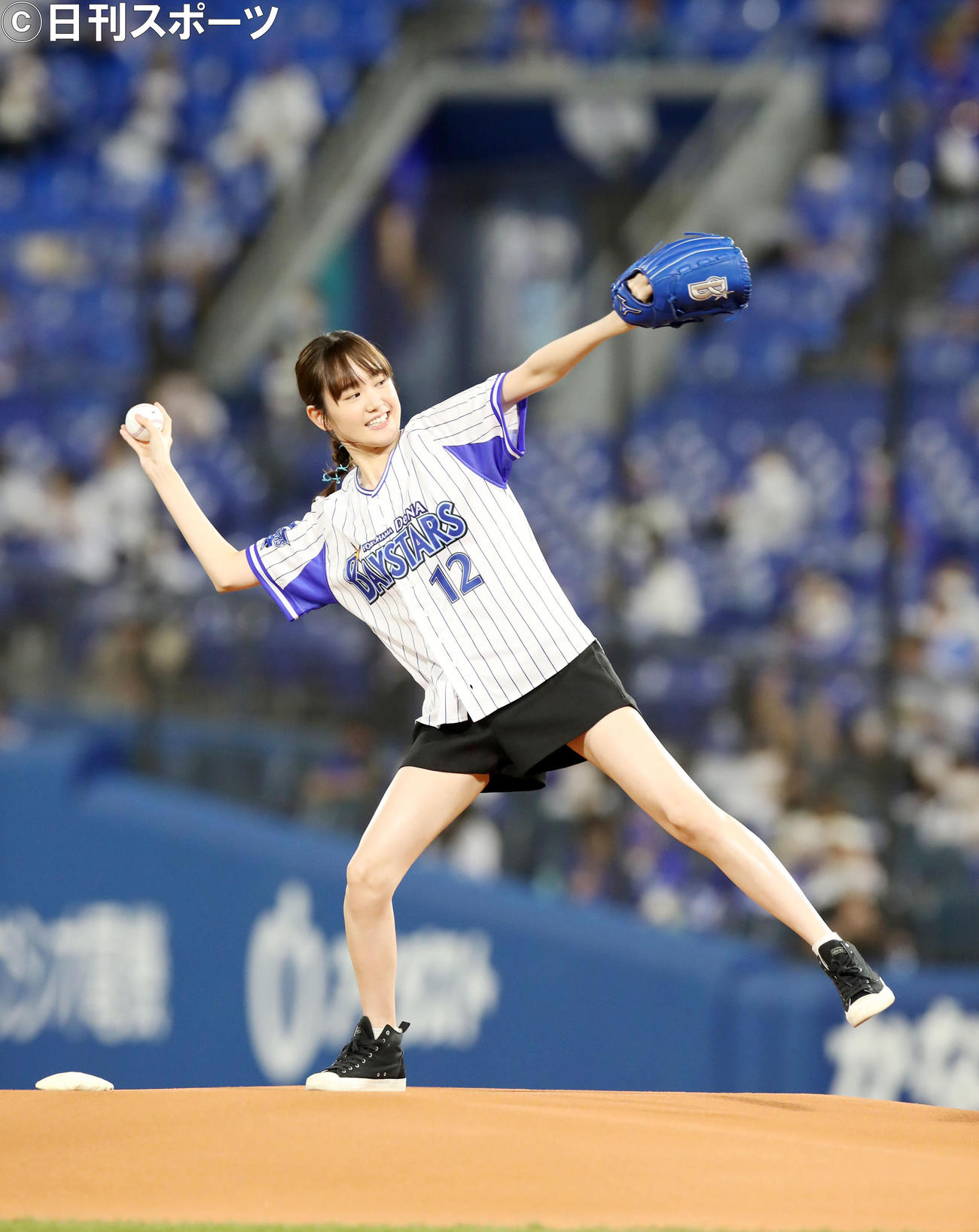 DeNA－阪神戦で始球式を行った尾碕真花（撮影・加藤哉）