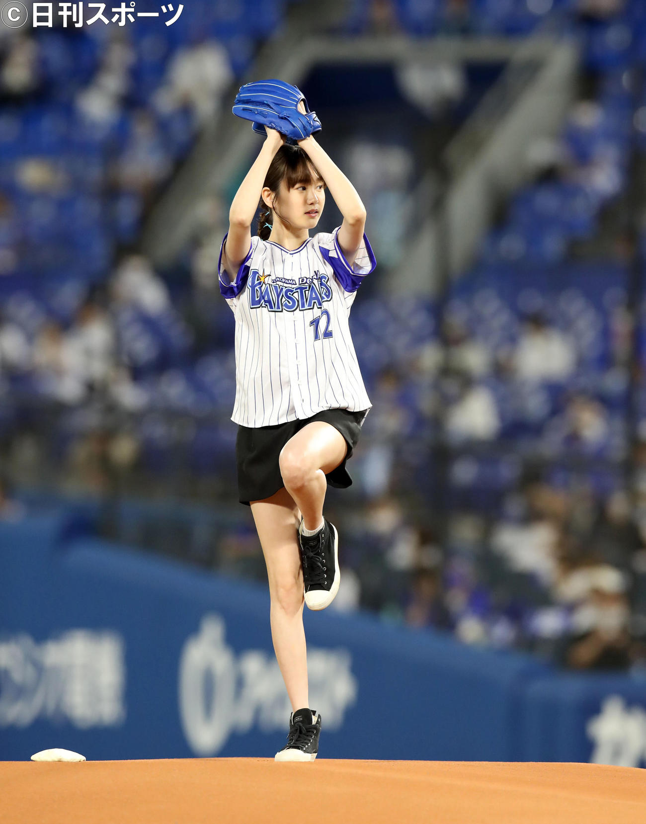 DeNA－阪神戦で始球式を行う尾碕真花（撮影・加藤哉）