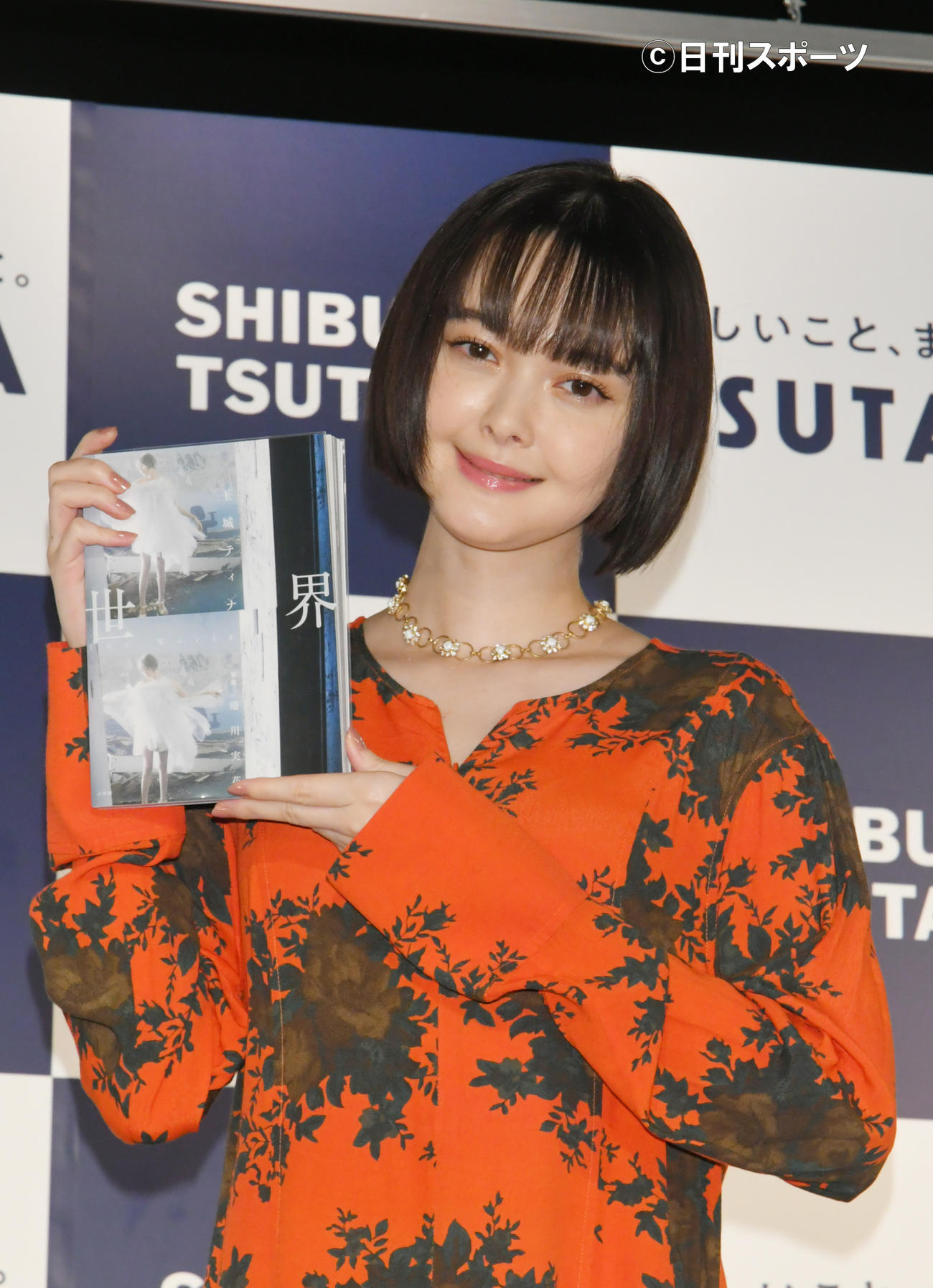 デビュー10周年記念写真集「世界」を発表した玉城ティナ（撮影・酒井清司）