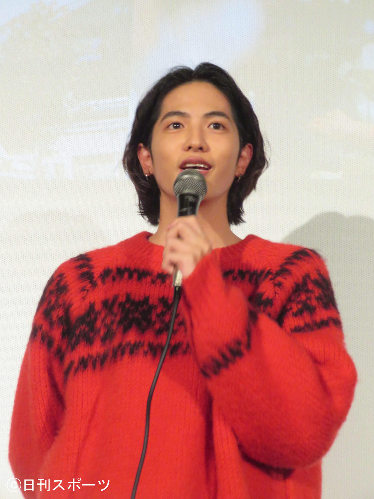 ドキュメンタリー映画「人と仕事」公開記念舞台あいさつに登壇した志尊淳（撮影・村上幸将）