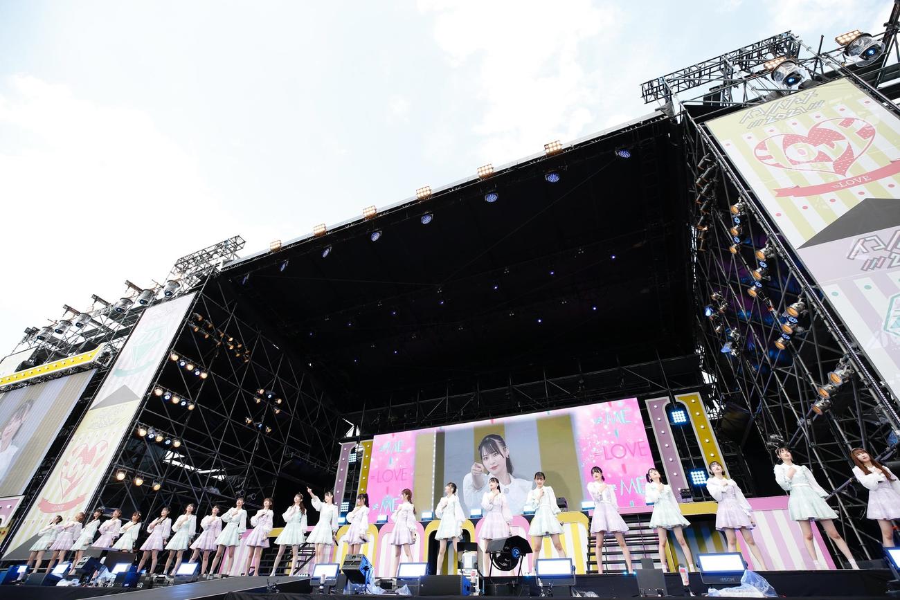 「イコノイフェス　2021」で浴衣姿でパフォーマンスする＝LOVEと≠MEのメンバー