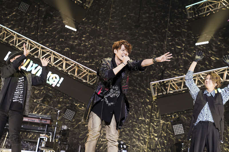 約2年ぶりとなる有観客ライブを開催した宮野真守（中央）