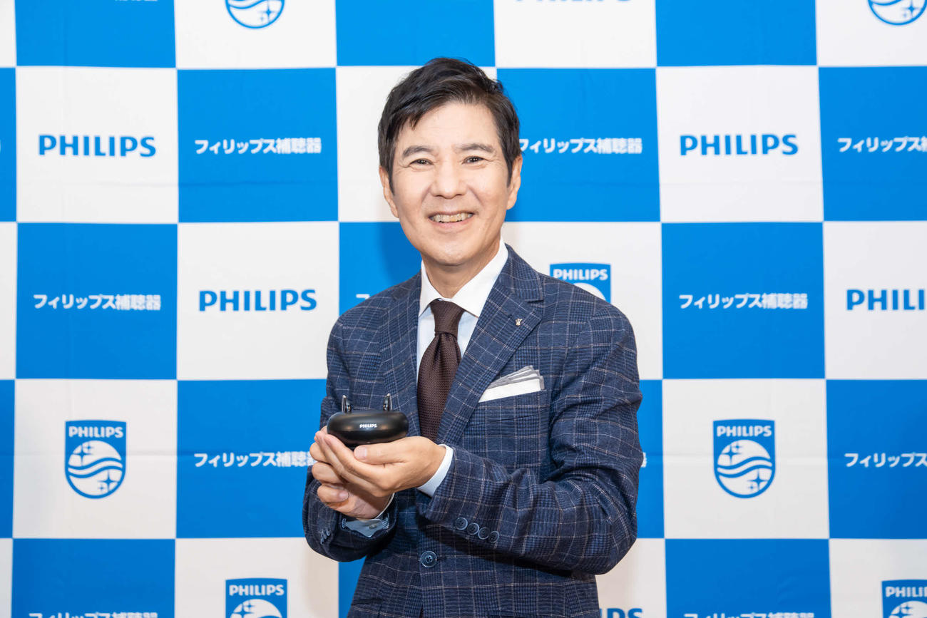 フィリップス・最新デジタル補聴器オンライン発表会に出席した関根勤
