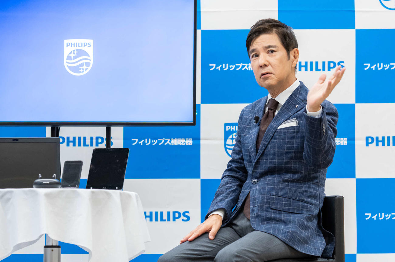 フィリップス・最新デジタル補聴器オンライン発表会に出席した関根勤