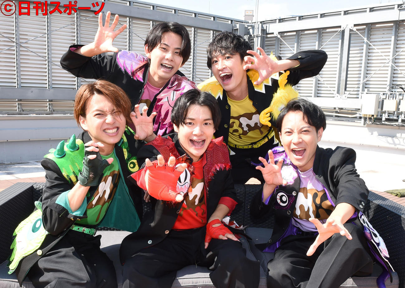 セカンドシングル「Beat Monster」の発売が決まったBMK（前列左から）中原聡太、松岡拳紀介、米谷恭輔（後列左から）三隅一輝、佐藤匠（撮影・森本幸一）