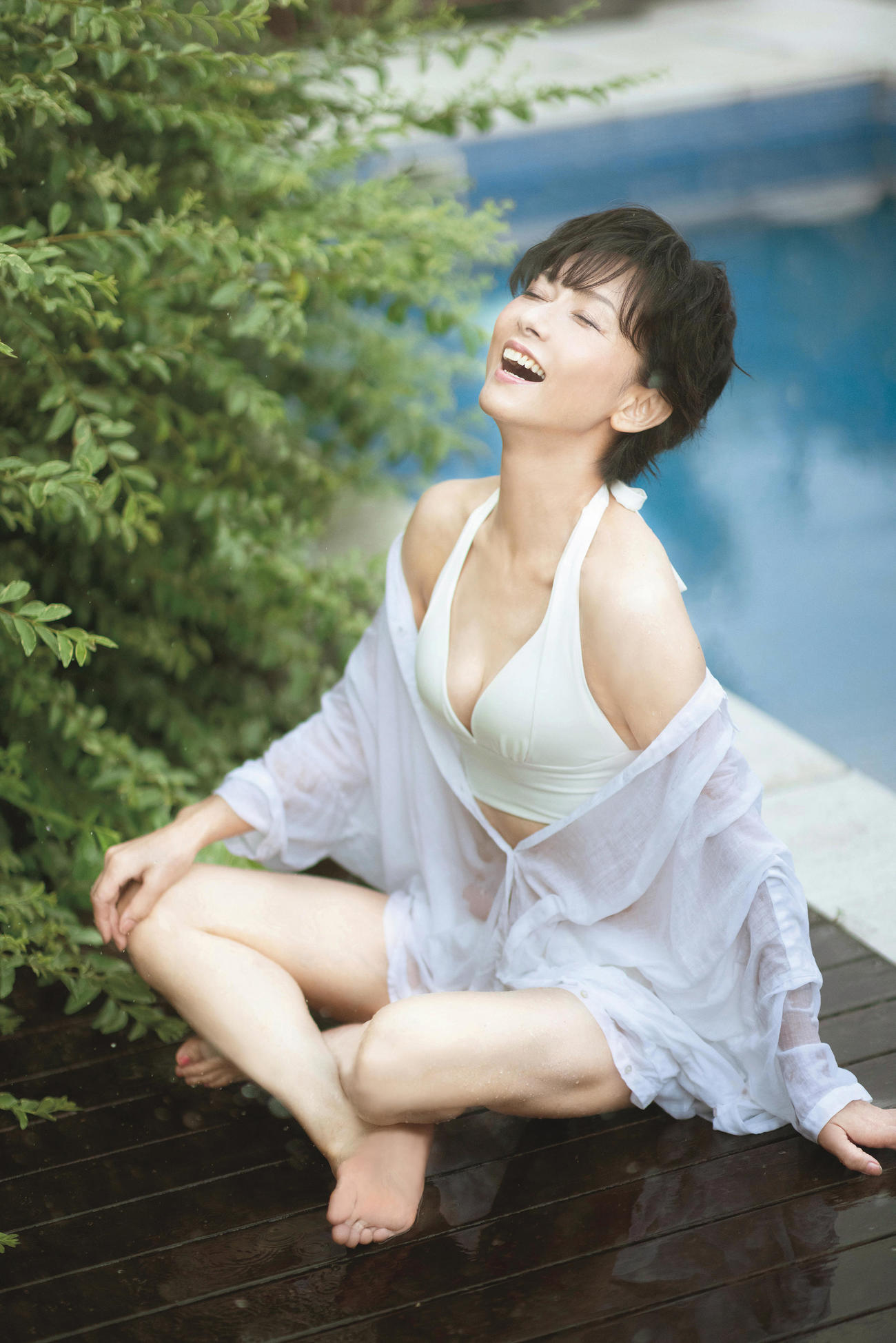 「2022年水着カレンダー」で、約30年ぶりの水着に挑戦した斉藤慶子