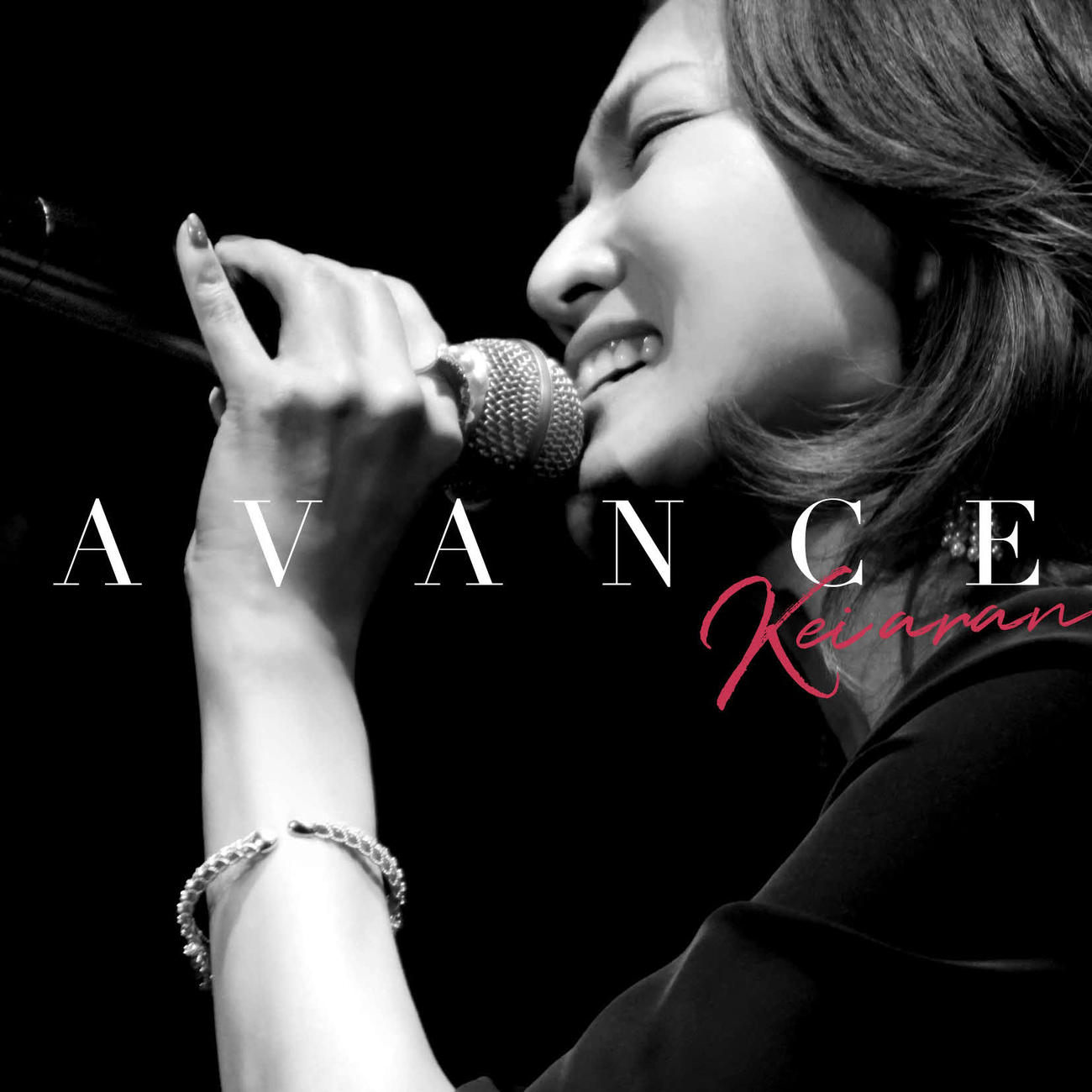 芸能生活30周年記念アルバム「AVANCE」を発売する安蘭けい