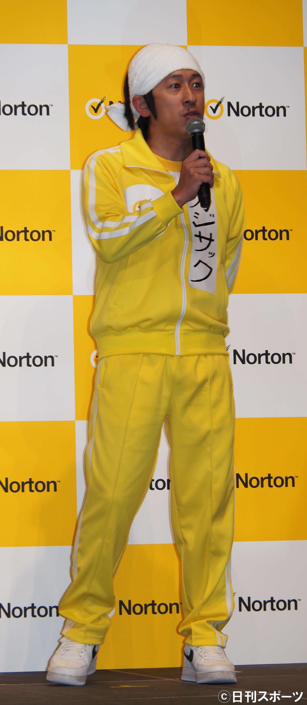 黄色のジャージーで登場したカジサック（撮影・遠藤尚子）