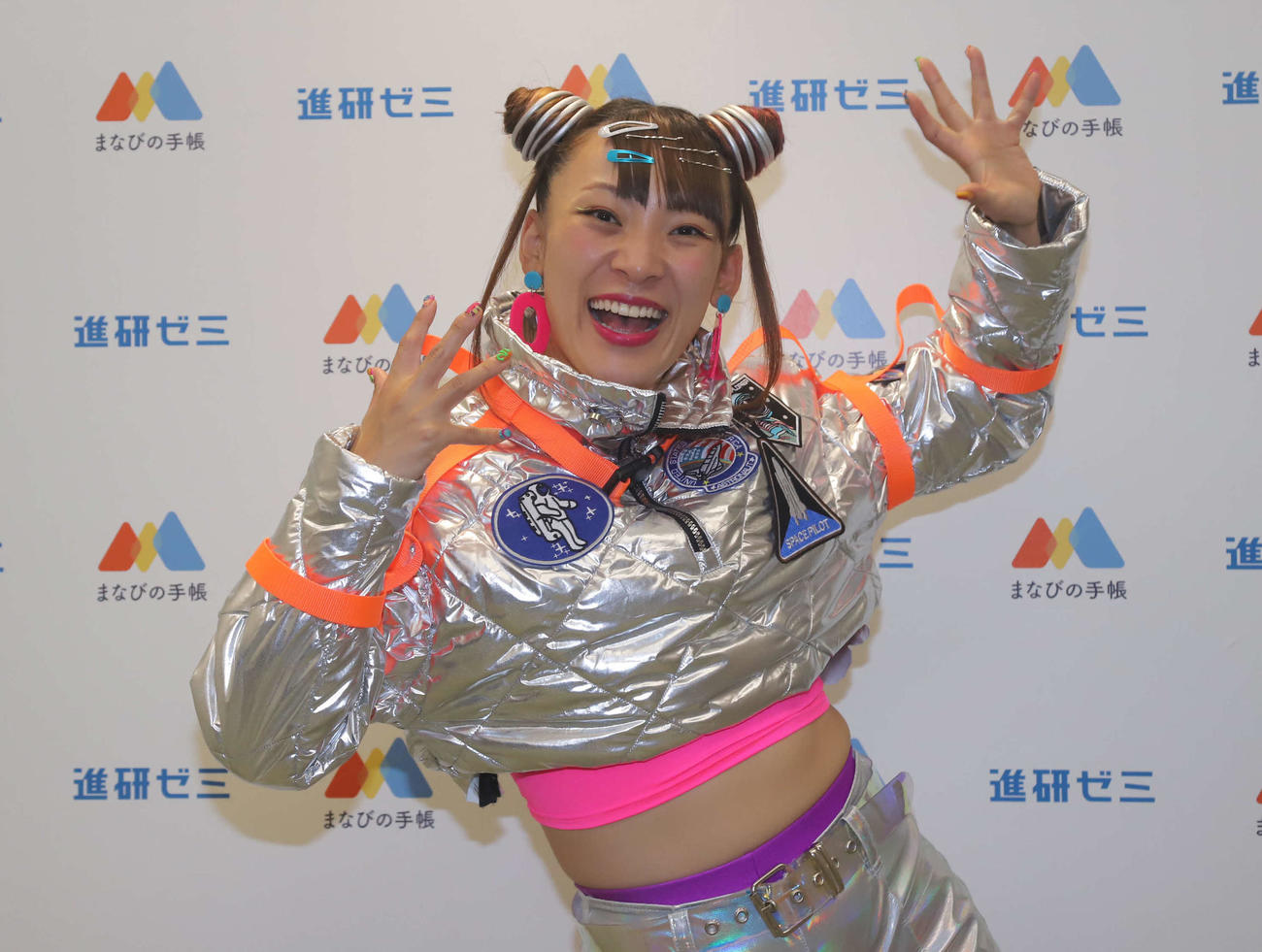 進研ゼミこども大学「無重力ライブ授業」に出演したフワちゃん