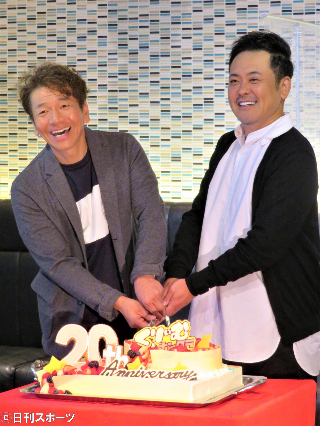 テレビ朝日系バラエティー番組「くりぃむナンタラ」の記者会見に出席した上田晋也（左）と有田哲平（撮影・三須佳夏）