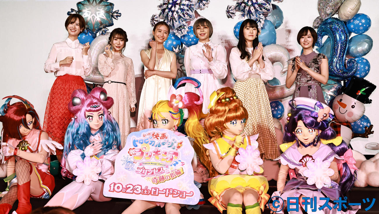 「映画トロピカル～ジュ！プリキュア　雪のプリンセスと奇跡の指輪！」完成披露舞台あいさつを行う、左から瀬戸麻沙美、日高里菜、松本まりか、ファイルーズあい、石川由衣、花守ゆみり（撮影・中島郁夫）