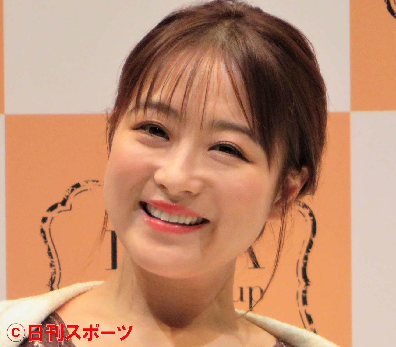 鈴木奈々（2021年1月撮影）