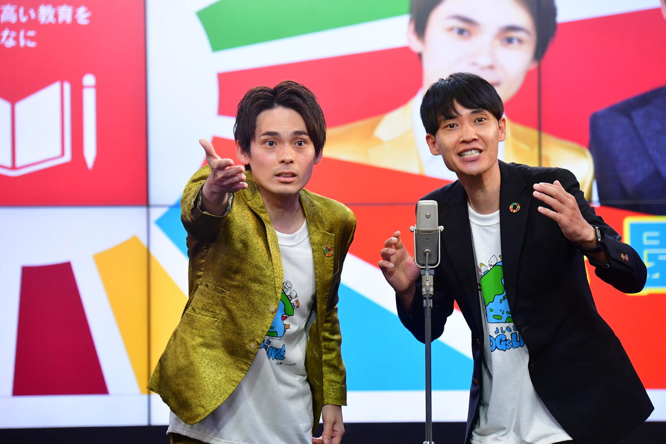 「SDGs－1グランプリ2021」でネタを披露する祗園の木崎太郎（左）と櫻井健一朗