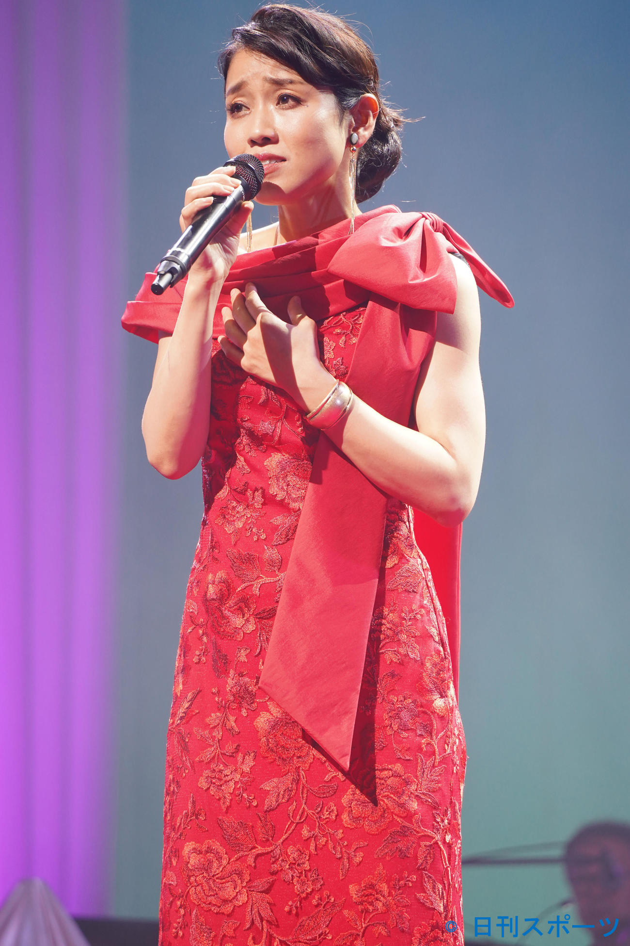 「川野夏美コンサート2021」で、歌唱する川野夏美（撮影・佐藤勝亮）