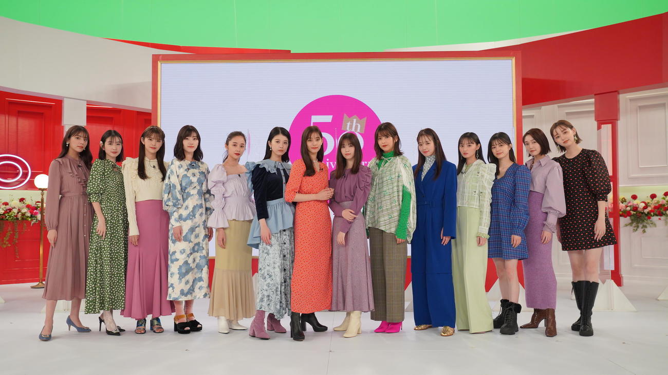 「non－no 50th Thanks Party」に出演した、左から貴島明日香、岡本夏美、鈴木ゆうか、佐々木美玲、堀田真由、馬場ふみか、新木優子、西野七瀬、渡邉理佐、横田真悠、遠藤さくら、紺野彩夏、松川菜々花、江野沢愛美　（C）non－no／集英社撮影／千葉タイチ