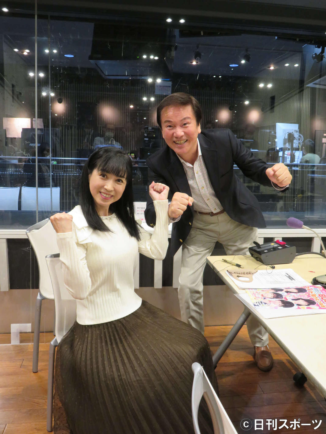 森田健作（右）のラジオ番組のパーソナリティーを務める西村知美