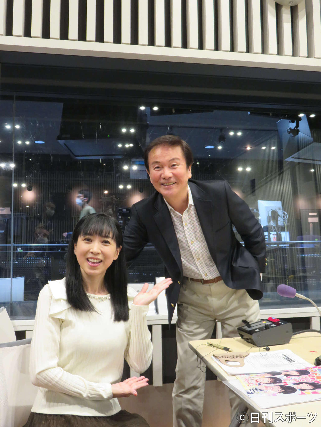 森田健作（右）のラジオ番組のパーソナリティーを務める西村知美