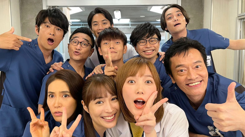 「ラジエーションハウスII」出演者との密集集合オフショット（丸山智己オフィシャルブログより）