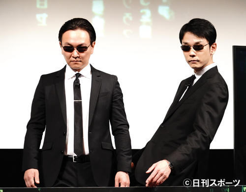 映画「マトリックス レザレクションズ」公開記念ファンイベントに出席したお笑いコンビ「かまいたち」の山内健司(左)と濱家隆一(撮影・佐藤成)