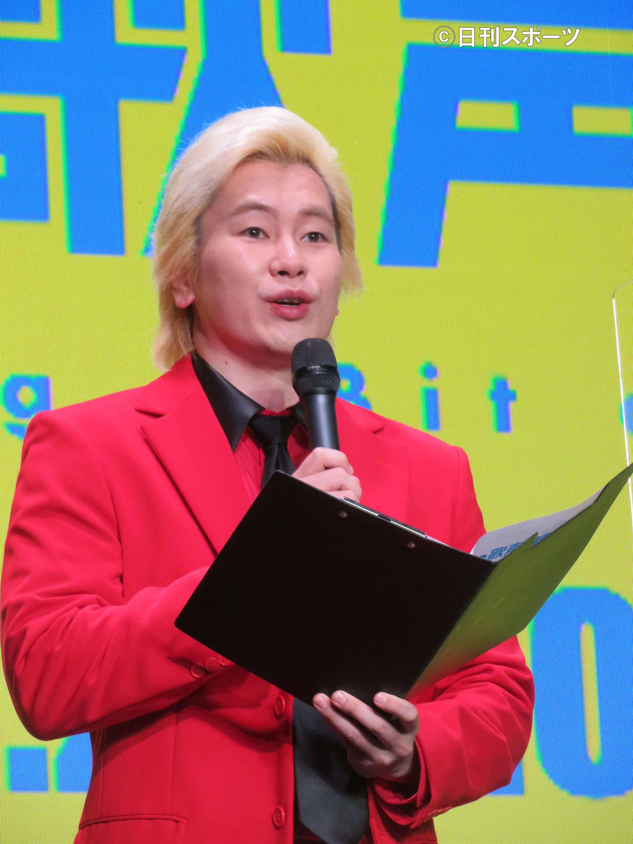 アニメ映画「アイの歌声を聴かせて」公開直前イベントで司会を務めるカズレーザー（撮影・村上幸将）