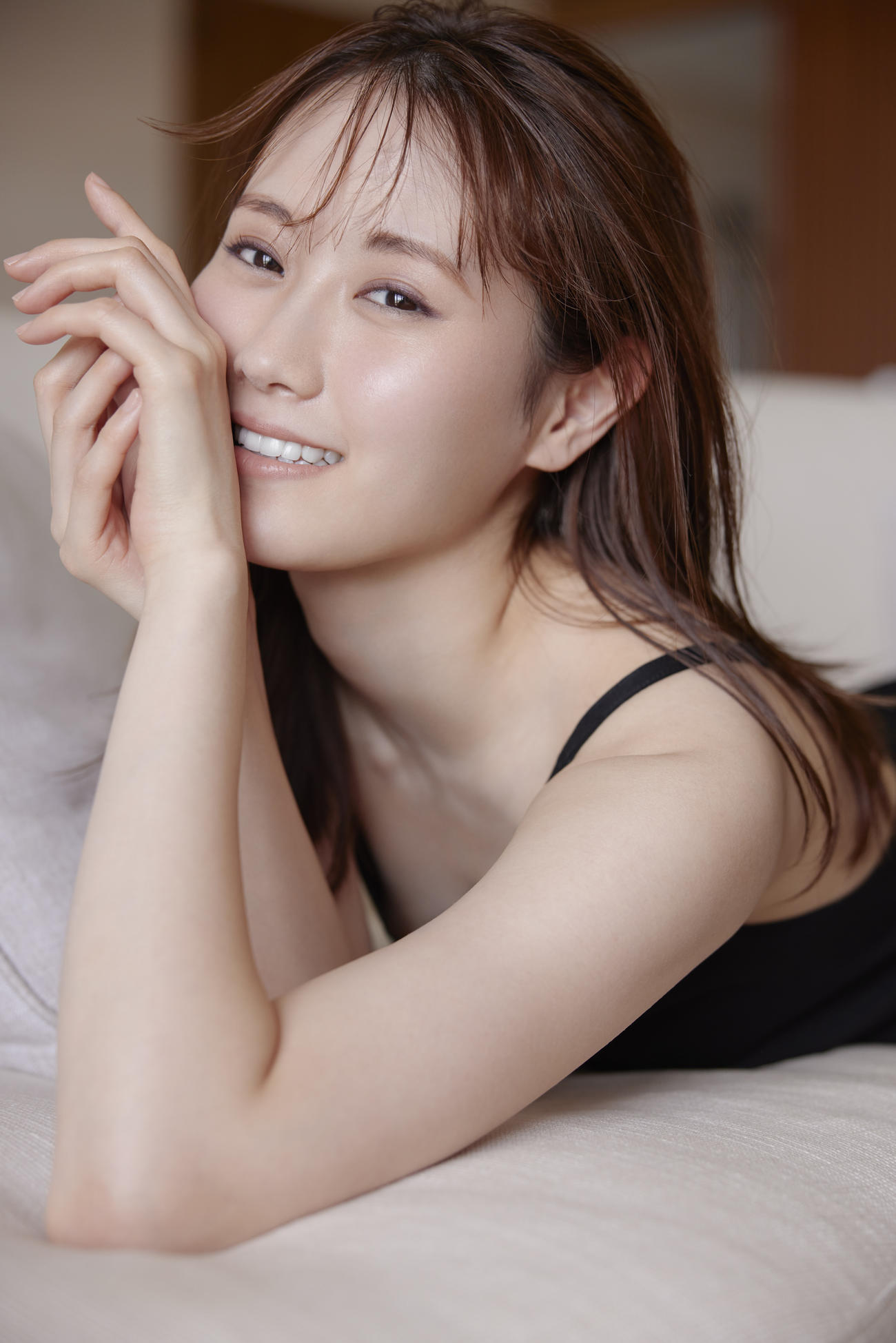ファースト写真集「あの頃も今も」を発売するNGT48西潟茉莉奈（撮影・吉田崇）