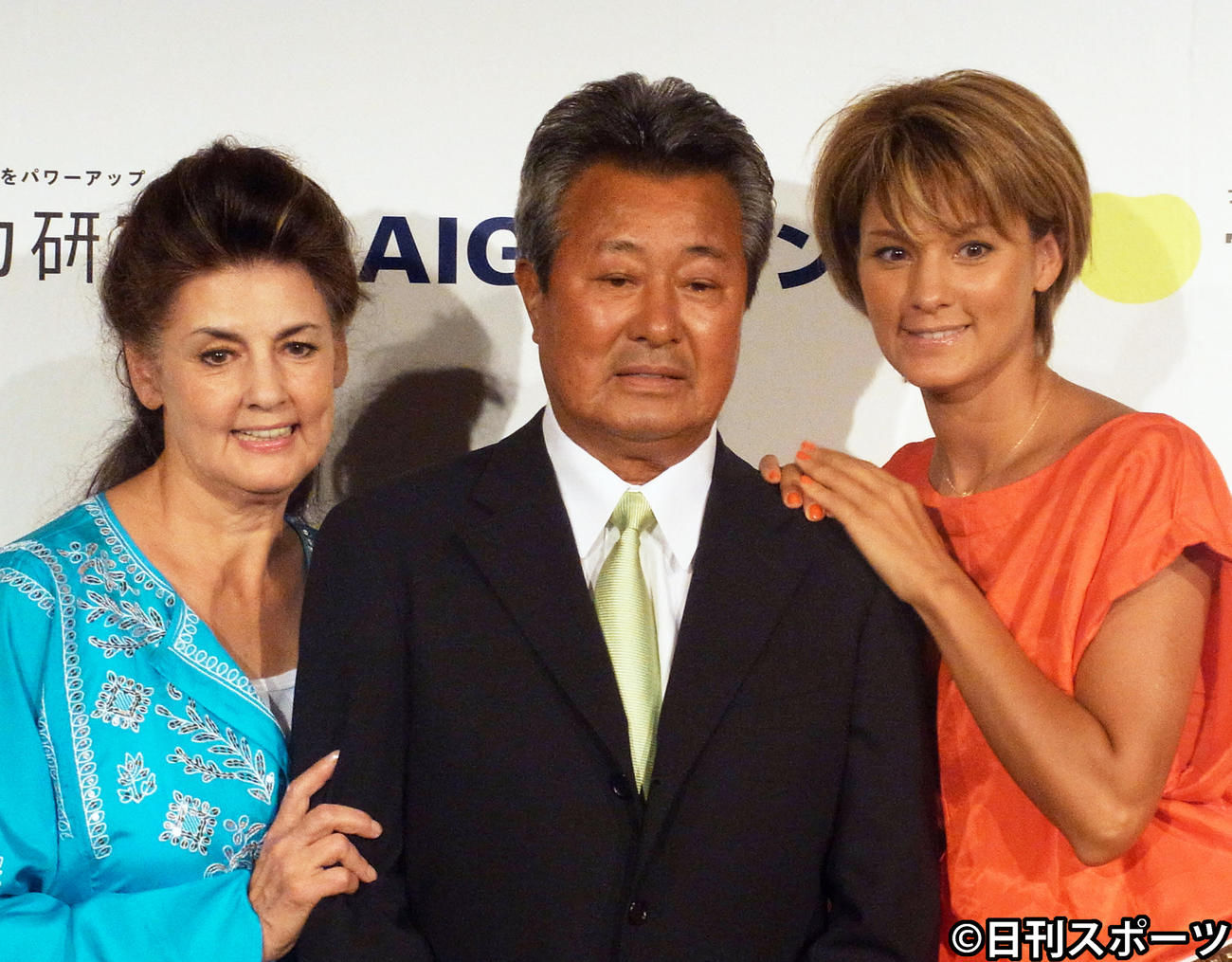 左からクラウディアさん、梅宮辰夫さん、梅宮アンナ（2010年7月8日撮影）