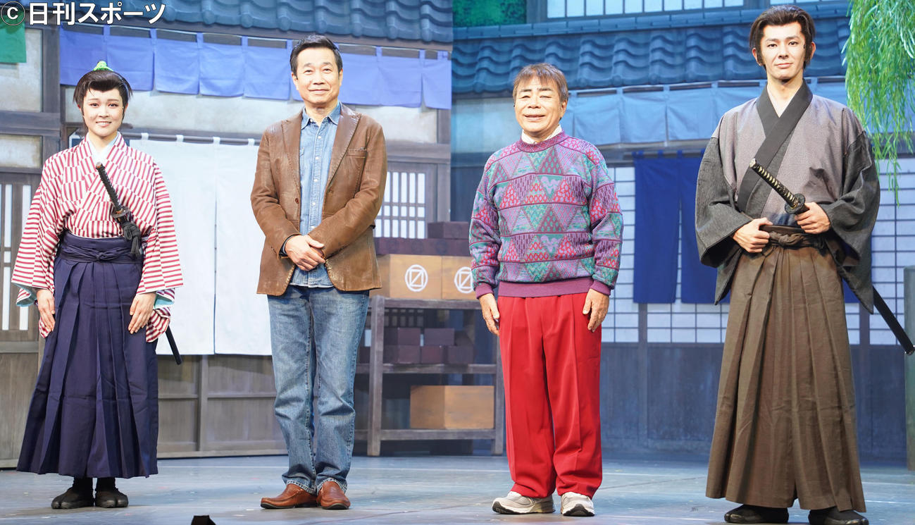 ミュージカル「太秦ラプソディ～看板女優と七人の名無し～」の取材会の登壇者たち。左から岡山玲奈、三宅裕司、小倉久寛、栗原功平（撮影・佐藤勝亮）