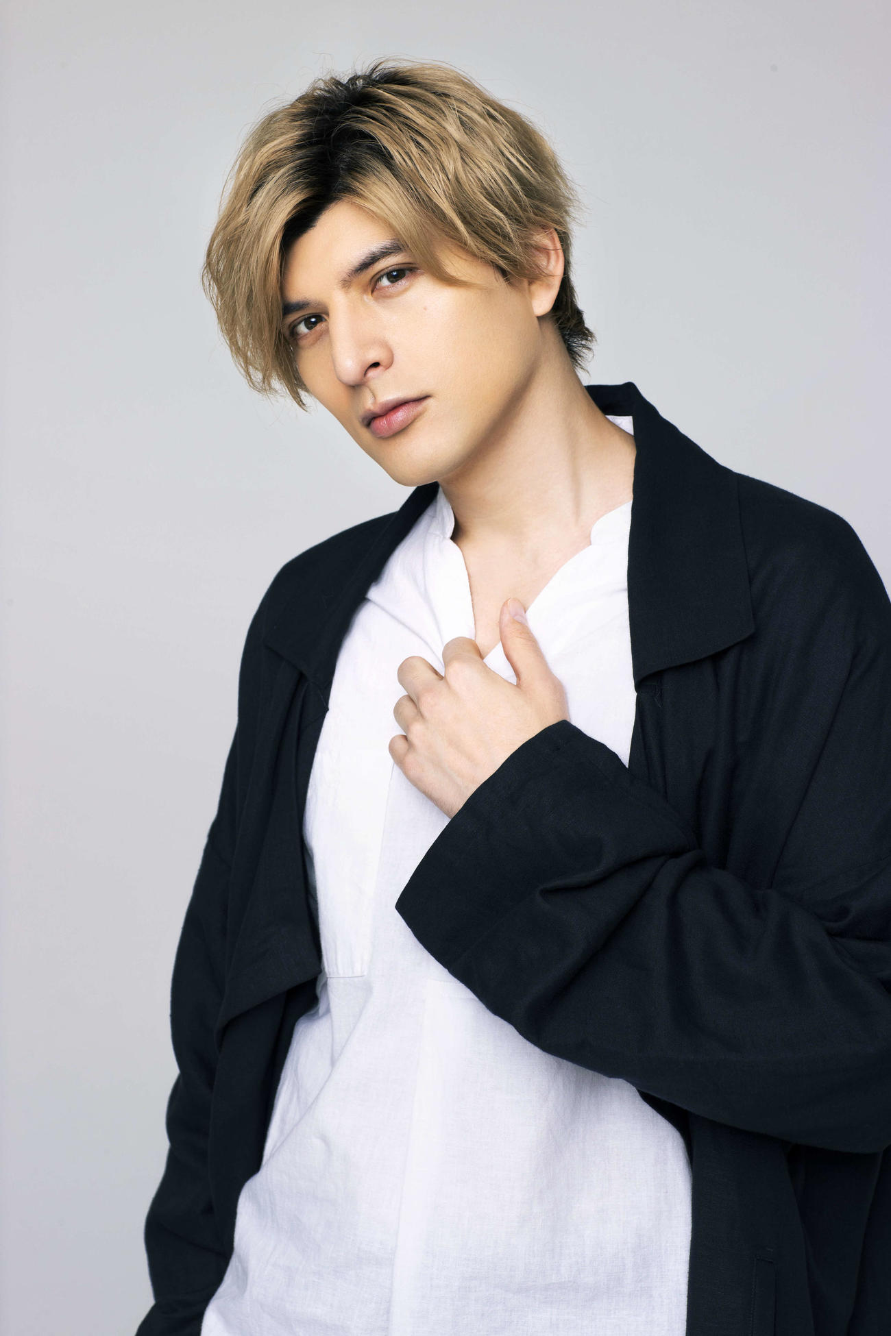 NHK連続テレビ小説「カムカムエヴリバディ」で語りを担当する城田優