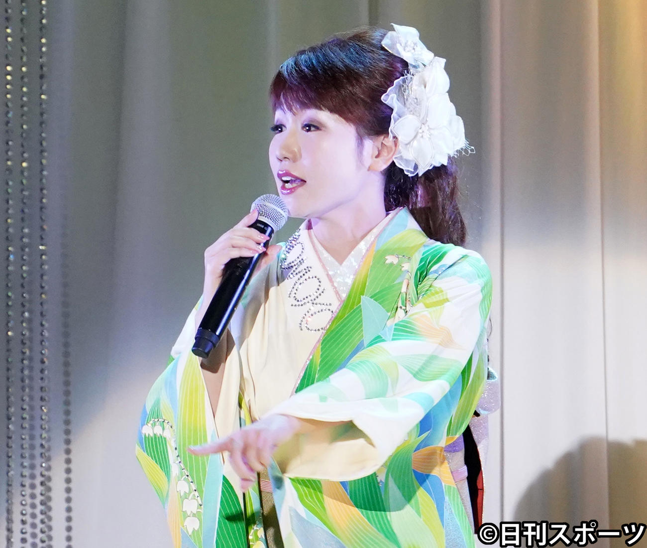 コンサート「大沢桃子　TENDENKOライブ」で歌唱する大沢桃子（撮影・佐藤勝亮）
