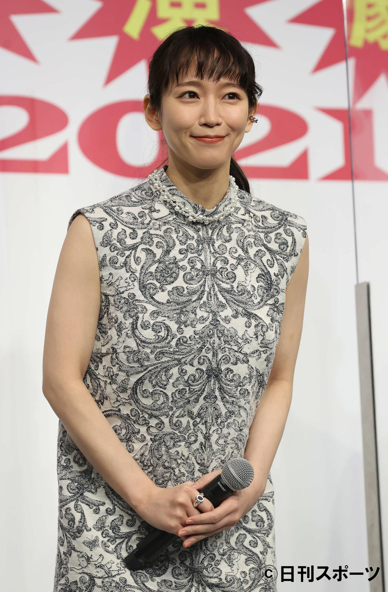 「関西演劇祭2021」実行委員長発表記者会見で笑みを浮かべる吉岡里帆（撮影・河野匠）