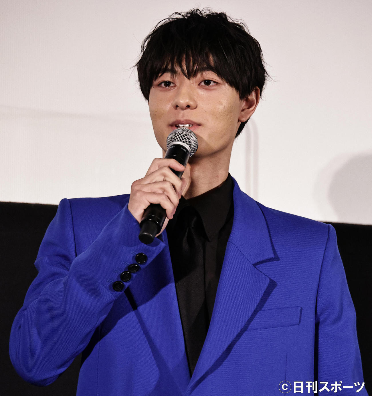 映画「ひらいて」公開記念舞台あいさつを行う作間龍斗（撮影・中島郁夫）