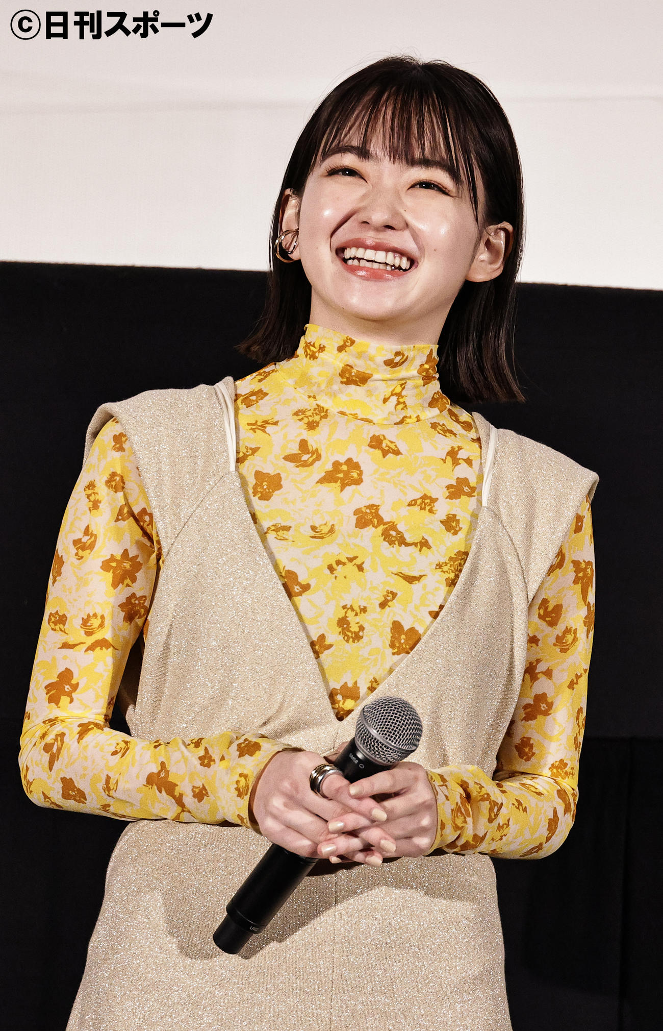 公開記念舞台あいさつを行う山田杏奈（撮影・中島郁夫）