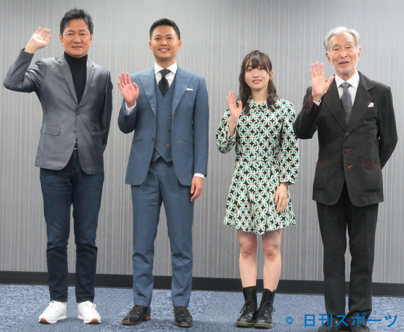 短編映画「残照のかなたに」製作発表会見に登壇した、左からジャッキー・ウー監督、花田優一、岩瀬あんな、林与一（撮影・村上幸将）