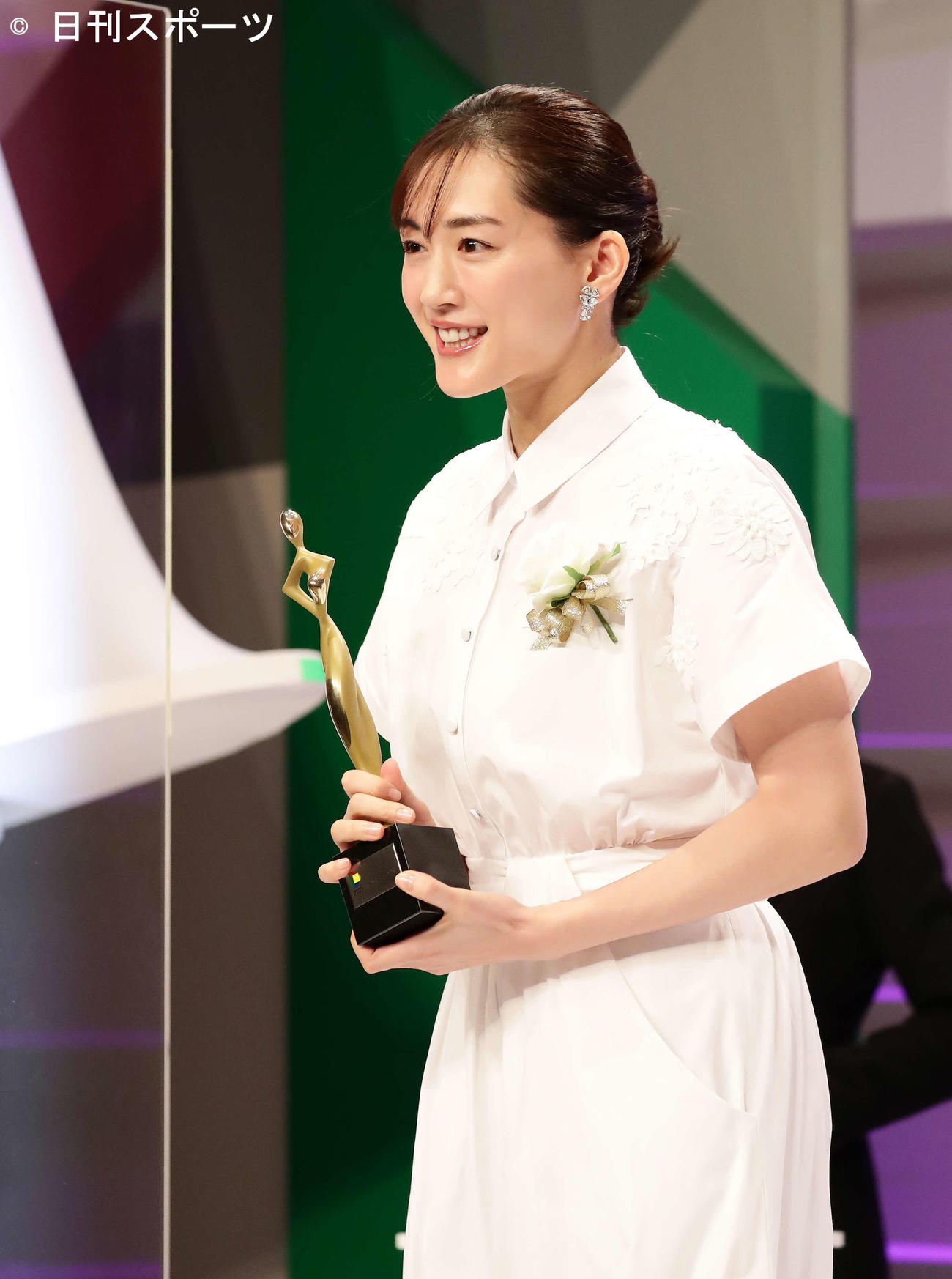 「東京ドラマアウォード2021」で主演女優賞を受賞した綾瀬はるか（撮影・丹羽敏通）